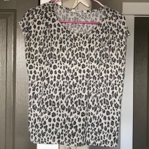 Forever 21 cheetah print tee SIZE M